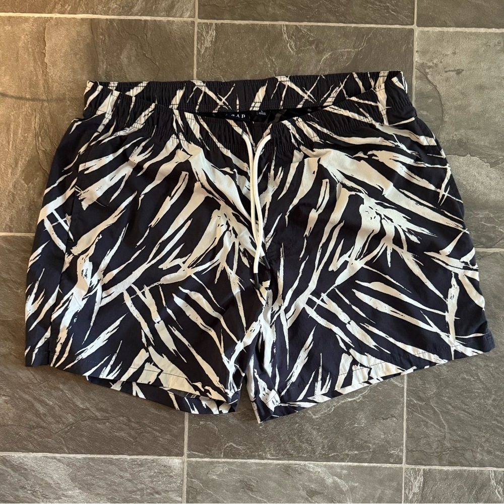 Gap 6" SWIM SHORT in Zebra Pattern L Large